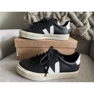 Never worn VEJA tennis shoes size 37 (US 6)